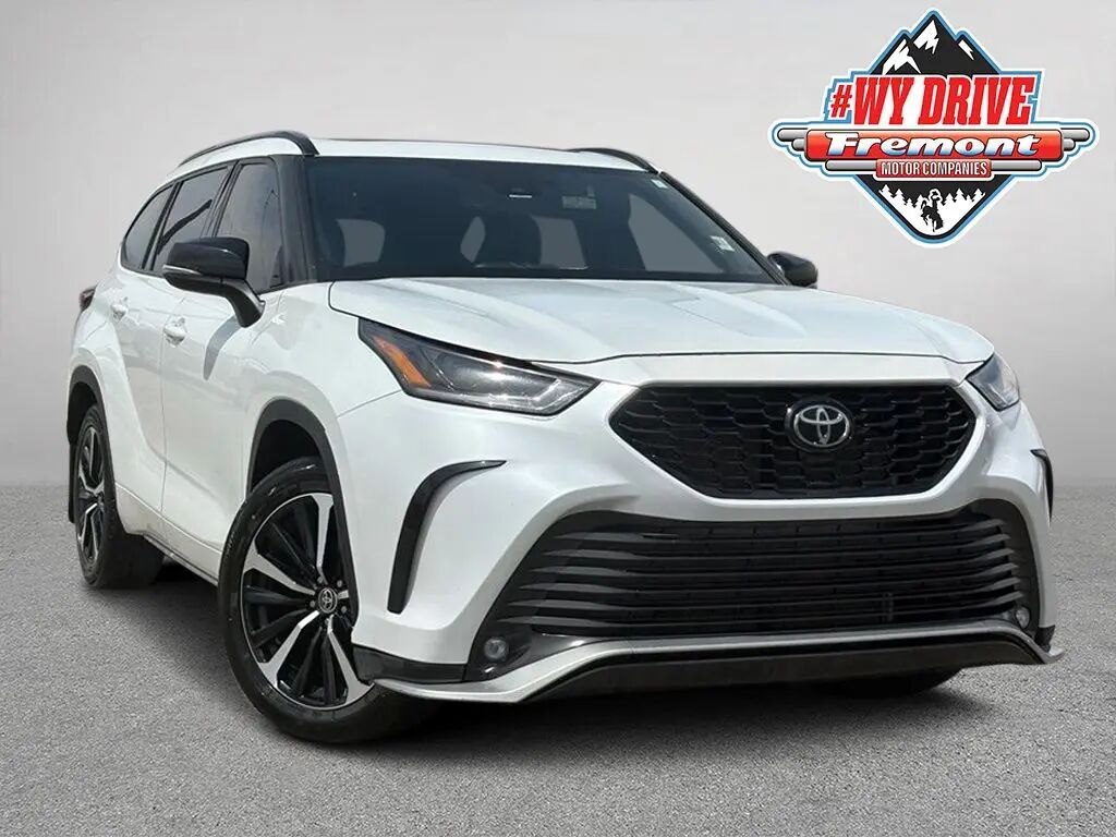 2022 Toyota Highlander XSE — photo 1 of 13