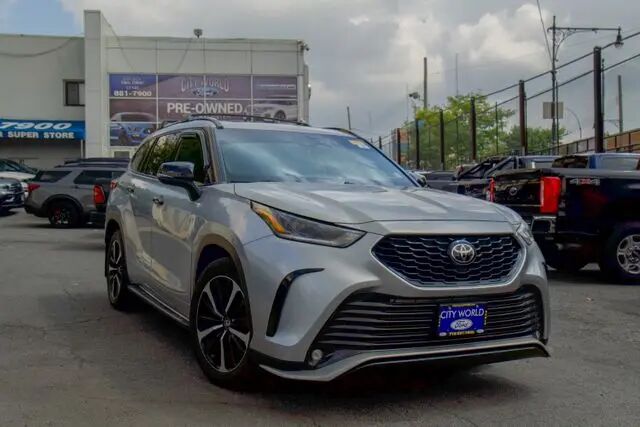 2021 Toyota Highlander XSE — photo 1 of 1