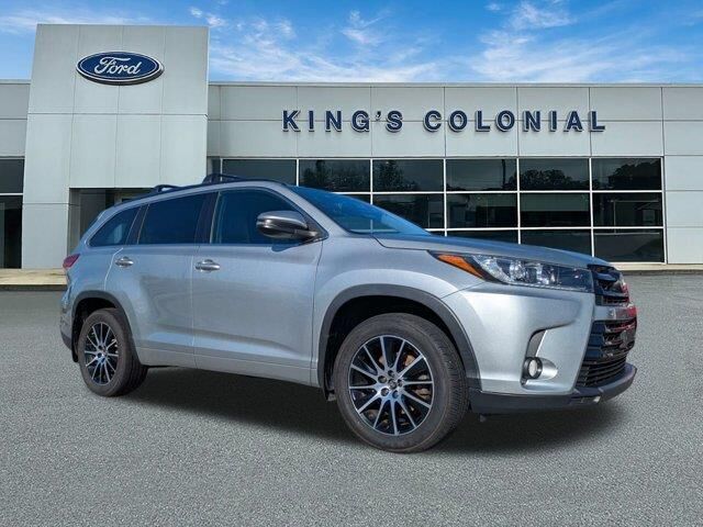 2017 Toyota Highlander SE