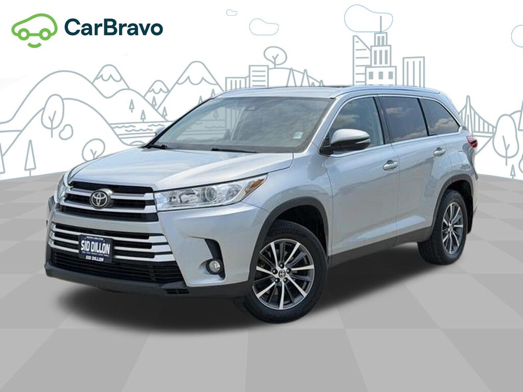 2019 Toyota Highlander SE — photo 1 of 7