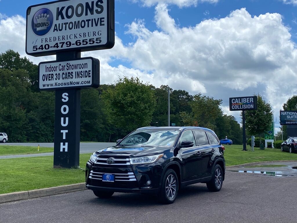 2019 Toyota Highlander XLE V6 — photo 1 of 13