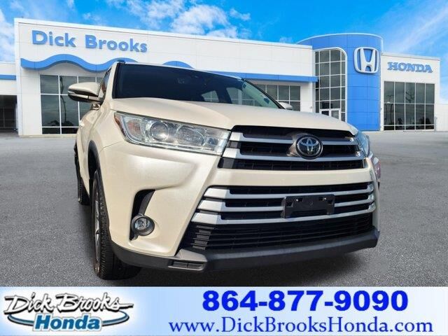 2019 Toyota Highlander XLE — photo 1 of 13