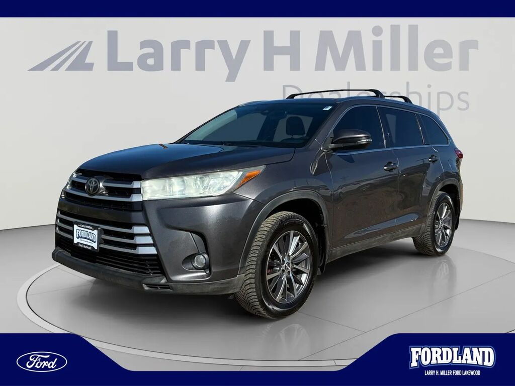 2019 Toyota Highlander XLE — photo 1 of 13