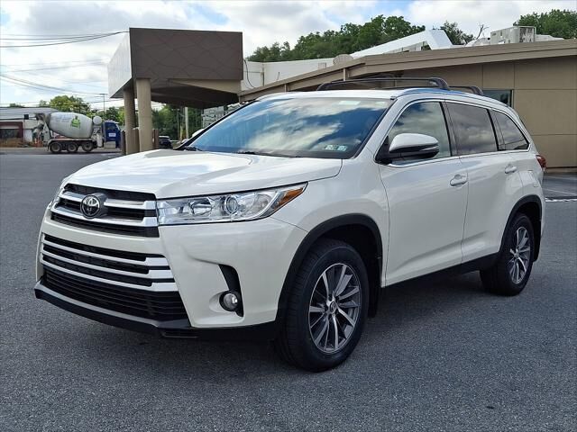 2019 Toyota Highlander XLE — photo 1 of 13