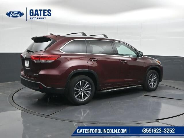 2017 Toyota Highlander XLE — photo 1 of 22