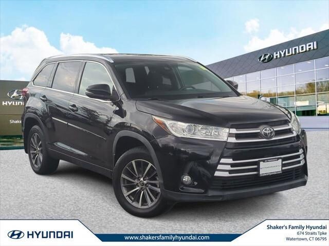 2019 Toyota Highlander XLE — photo 1 of 13