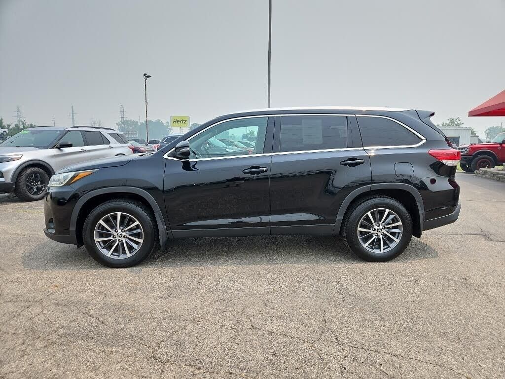 2019 Toyota Highlander XLE — photo 1 of 1