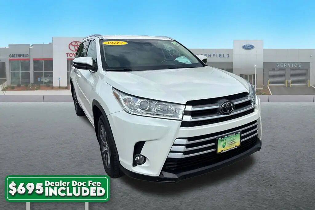 2017 Toyota Highlander XLE — photo 1 of 9