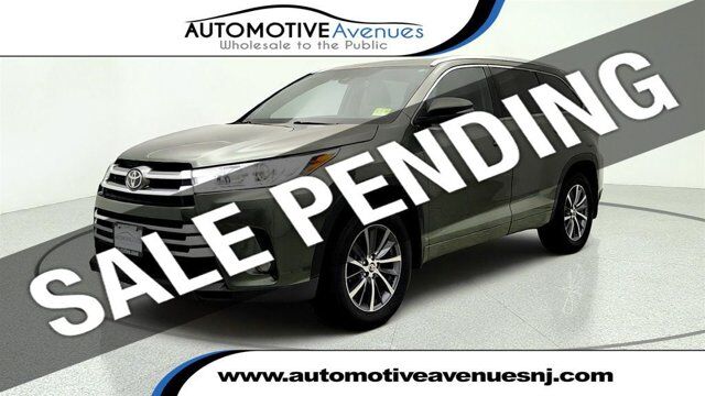 2018 Toyota Highlander XLE — photo 1 of 13