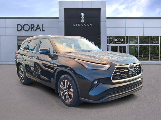 2023 Toyota Highlander Hybrid XLE — photo 1 of 2