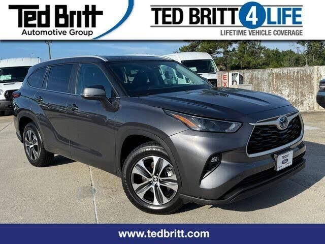2023 Toyota Highlander Hybrid XLE — photo 1 of 1