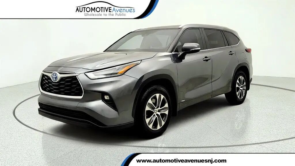 2024 Toyota Highlander Hybrid XLE Nightshade