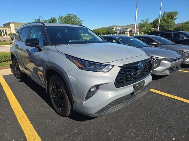 2024 Toyota Highlander Hybrid XLE