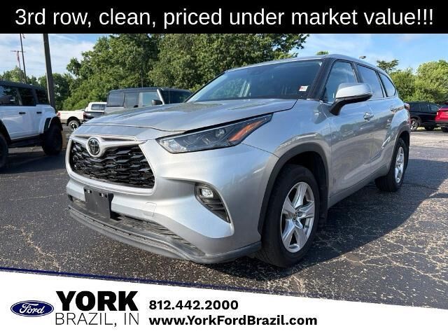 2023 Toyota Highlander LE — photo 1 of 13