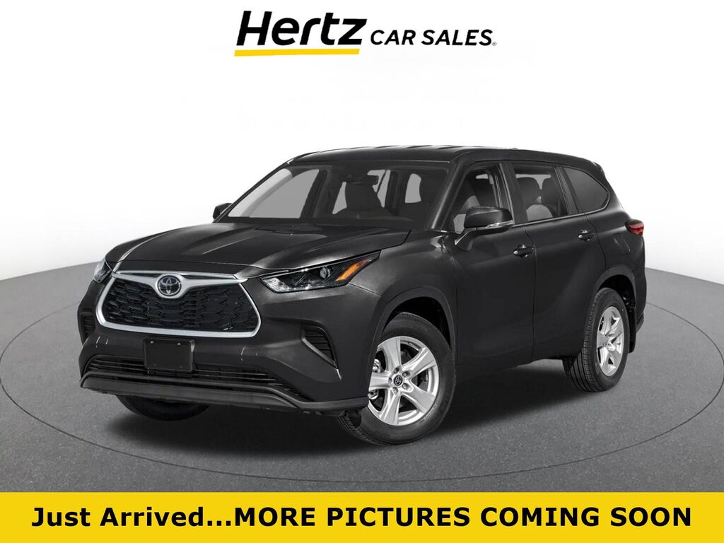 2025 Toyota Highlander LE — photo 1 of 1