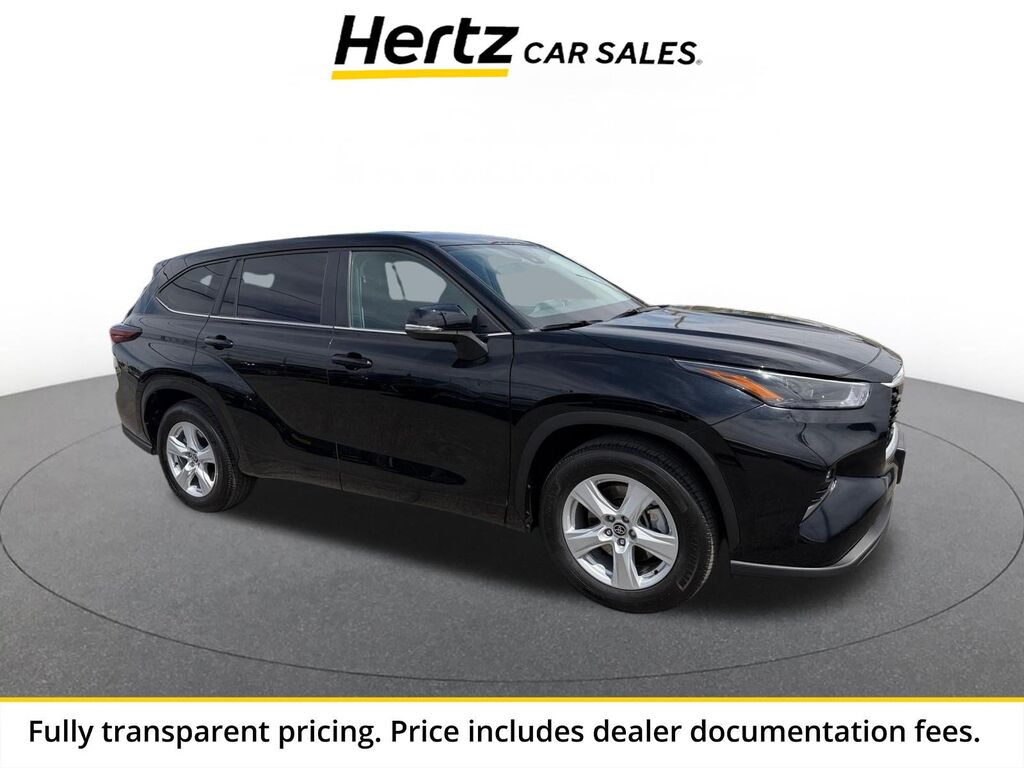 2025 Toyota Highlander LE — photo 1 of 1