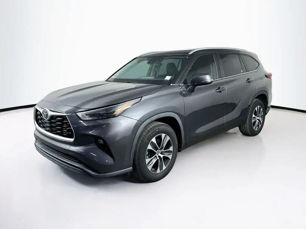 2023 Toyota Highlander XLE — photo 1 of 13