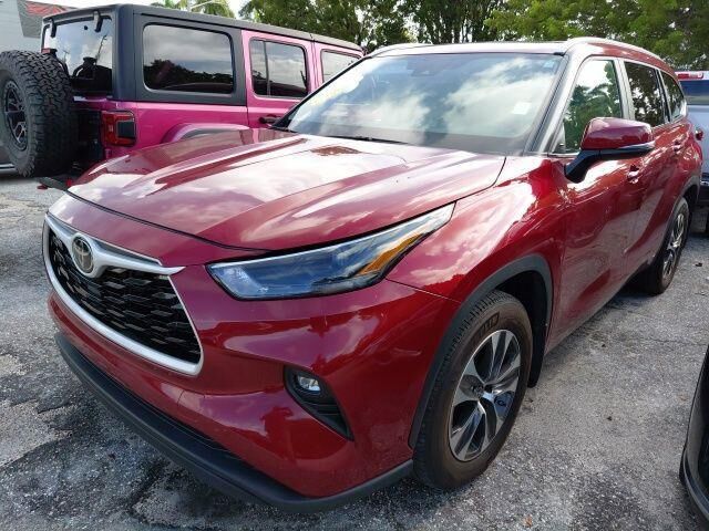 2025 Toyota Highlander XLE — photo 1 of 4