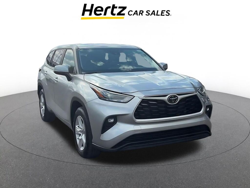 2025 Toyota Highlander LE — photo 1 of 1