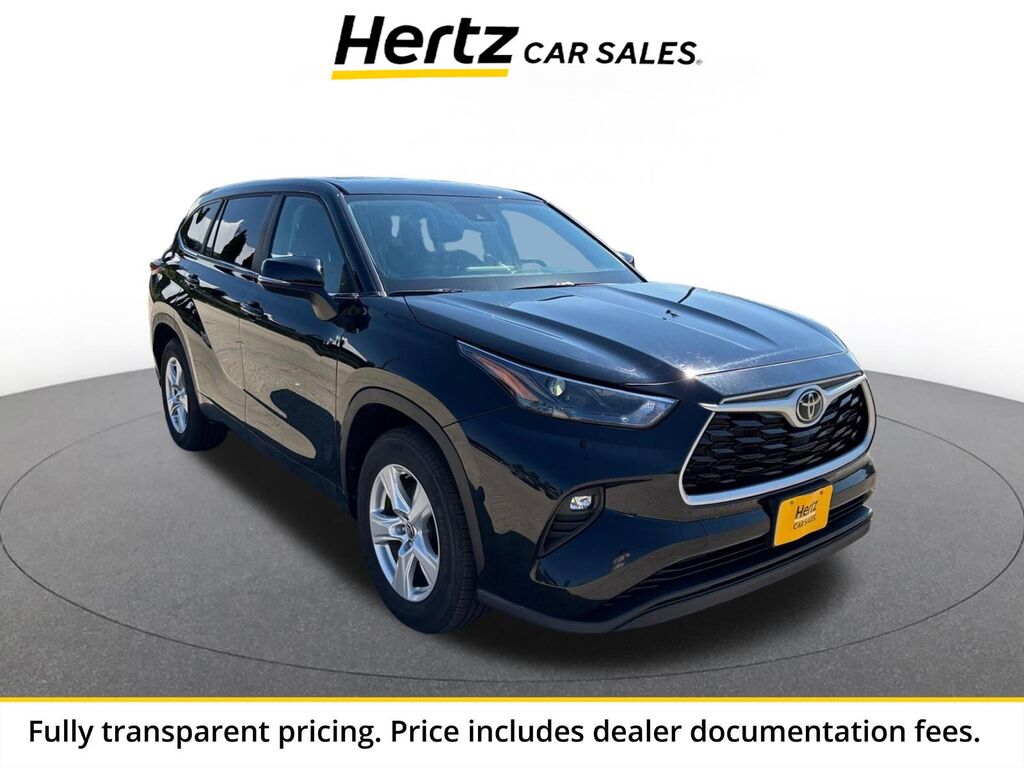 2025 Toyota Highlander LE — photo 1 of 1