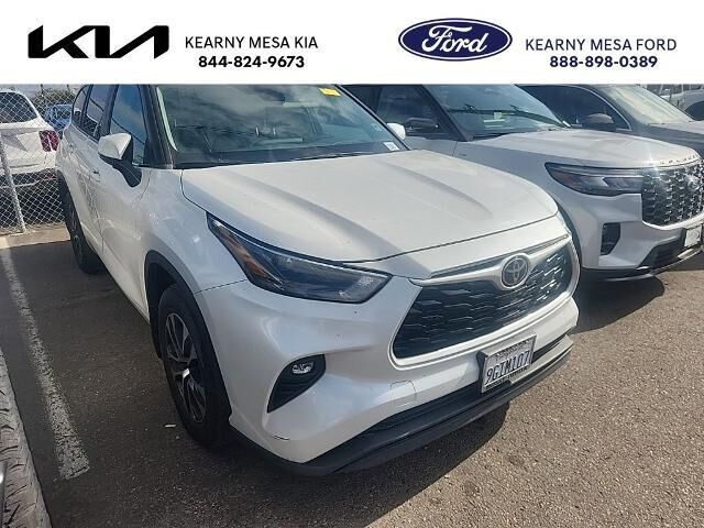 2023 Toyota Highlander LE