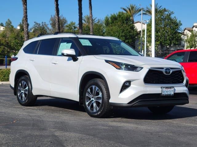 2023 Toyota Highlander LE