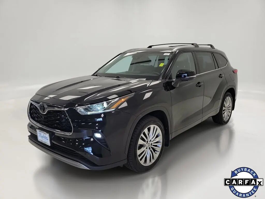 2023 Toyota Highlander Platinum — photo 1 of 13