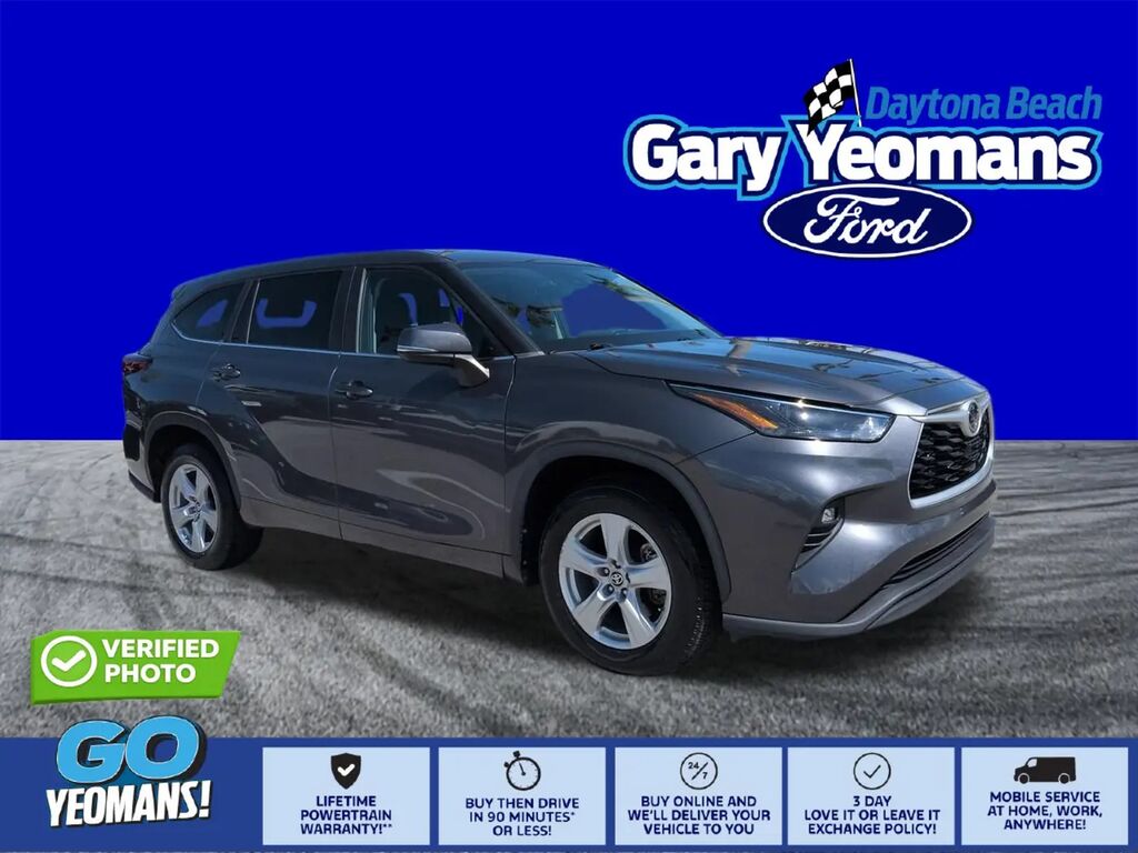 2023 Toyota Highlander LE — photo 1 of 13