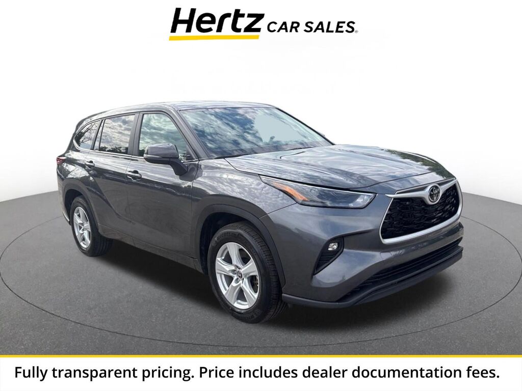 2025 Toyota Highlander LE — photo 1 of 1