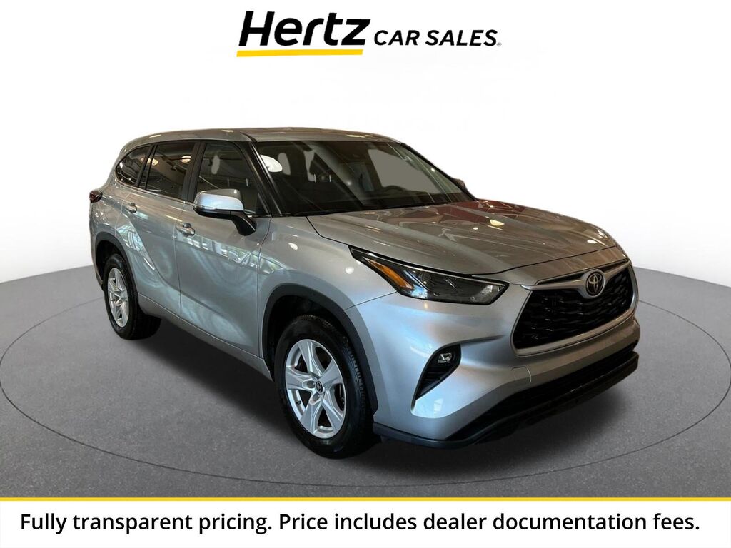 2025 Toyota Highlander LE — photo 1 of 1