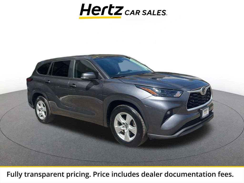 2025 Toyota Highlander LE — photo 1 of 1