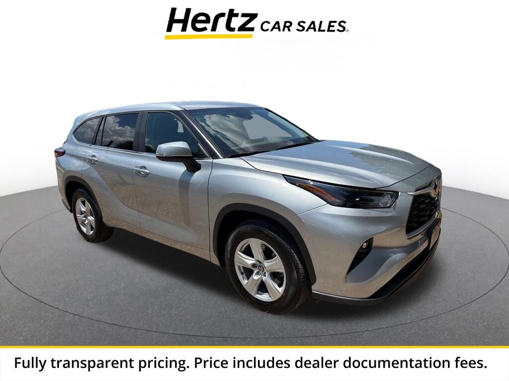 2025 Toyota Highlander LE — photo 1 of 1