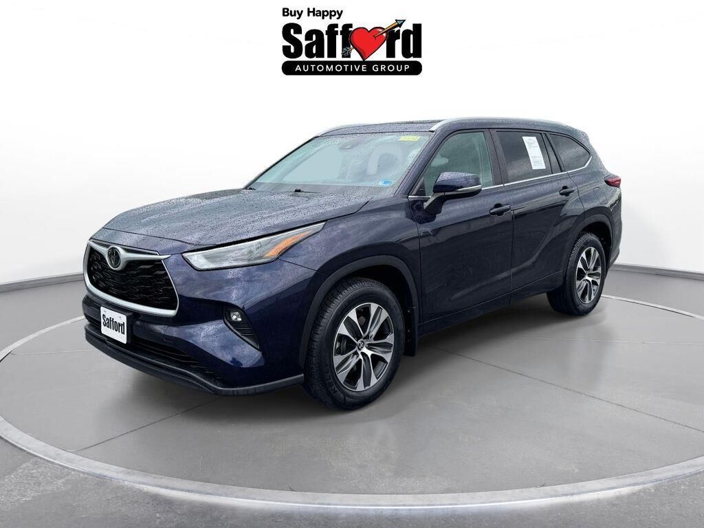 2023 Toyota Highlander XLE — photo 1 of 13