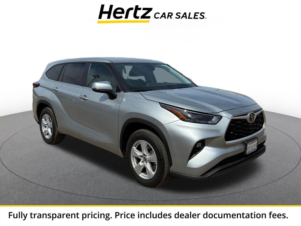 2025 Toyota Highlander LE — photo 1 of 1