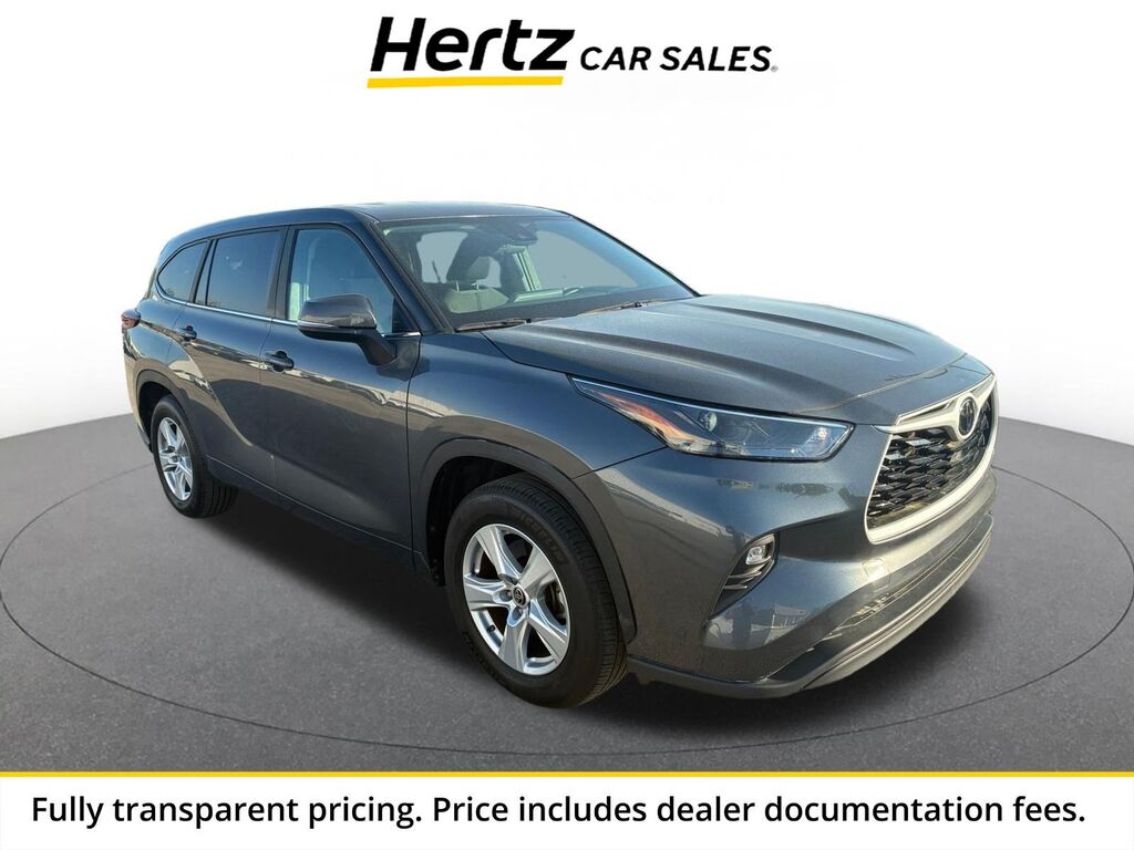 2025 Toyota Highlander LE — photo 1 of 1