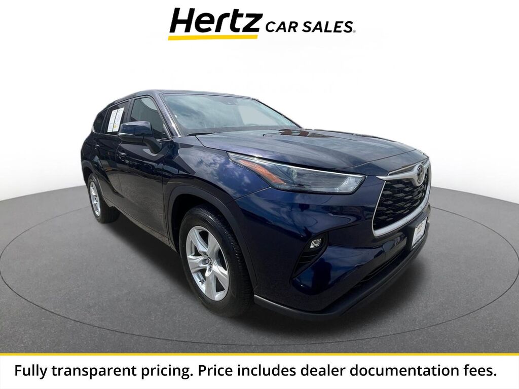 2025 Toyota Highlander LE — photo 1 of 1
