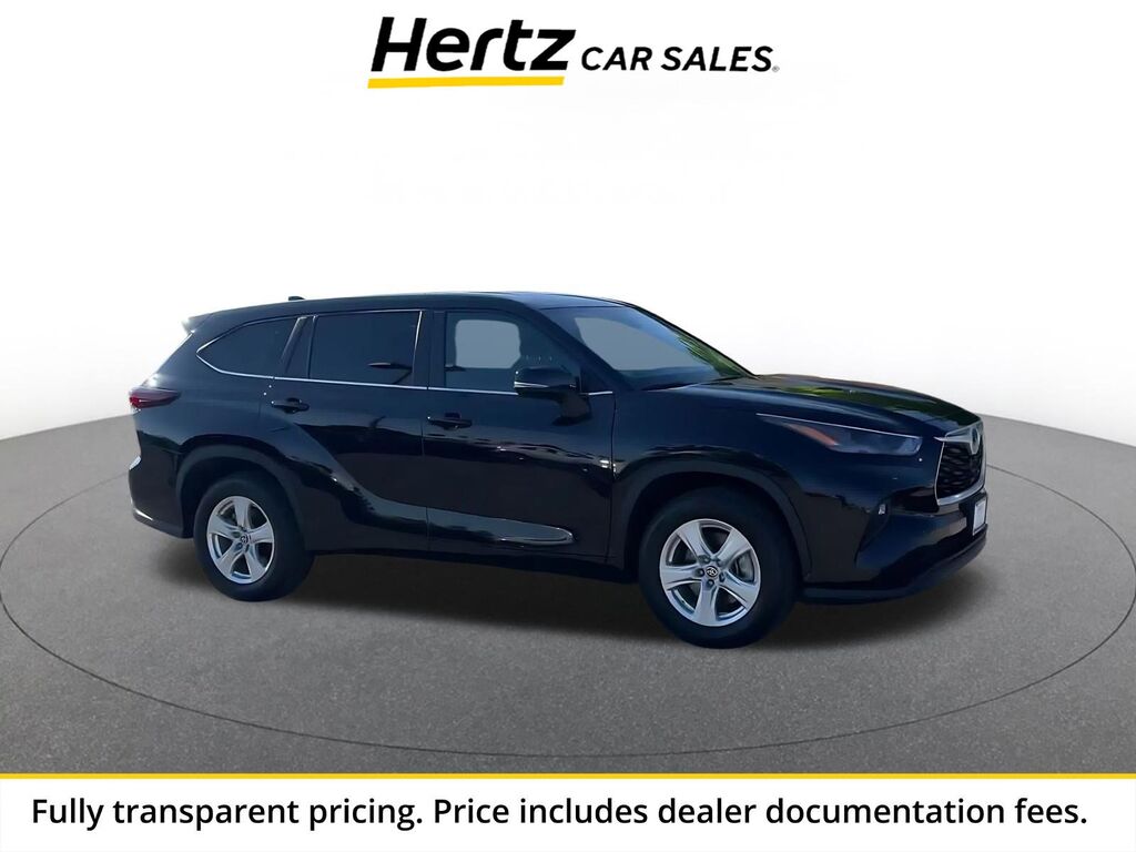 2025 Toyota Highlander LE — photo 1 of 1