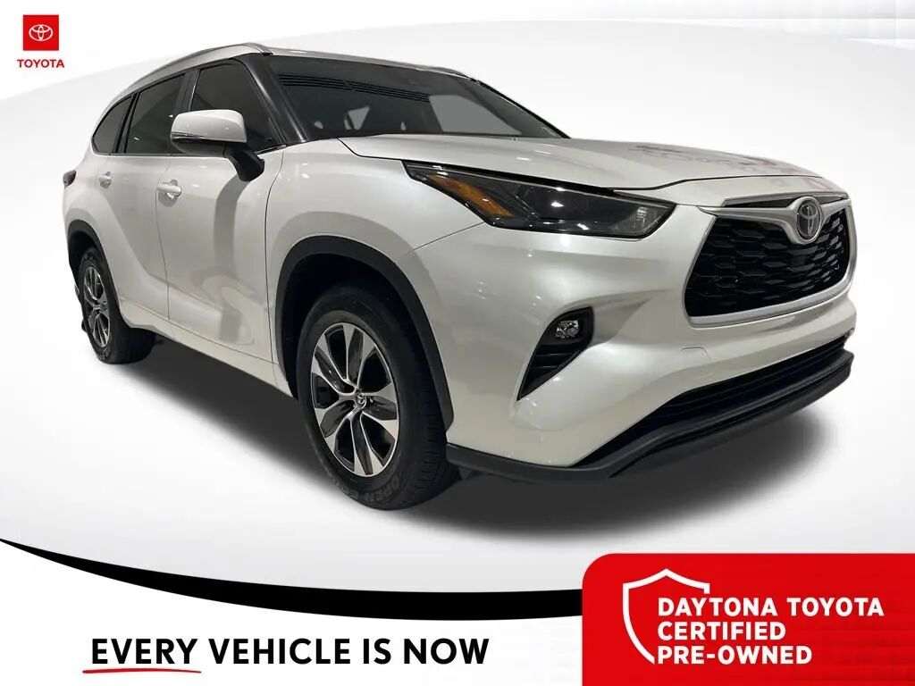 2025 Toyota Highlander XLE — photo 1 of 13