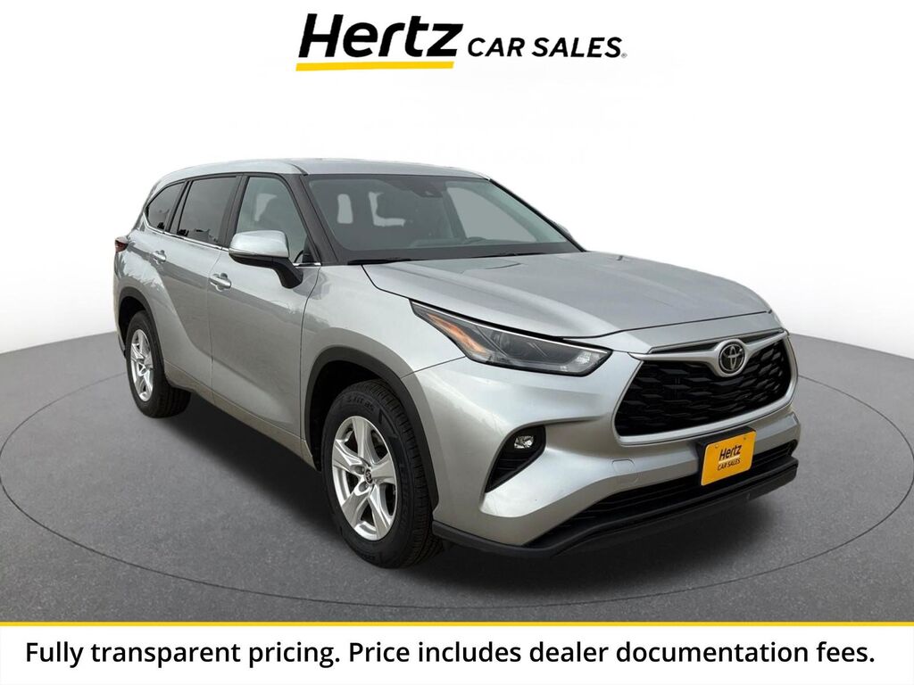 2025 Toyota Highlander LE — photo 1 of 1
