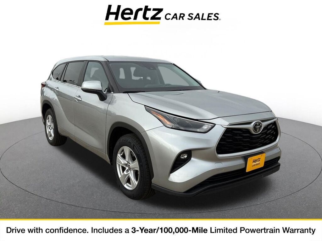 2025 Toyota Highlander LE — photo 1 of 11