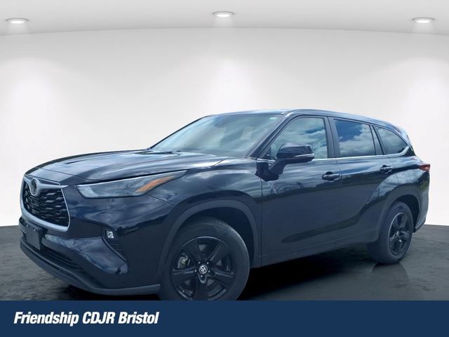 2023 Toyota Highlander LE — photo 1 of 1