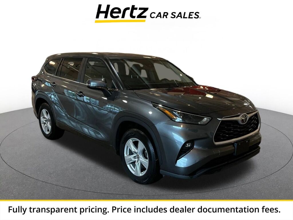 2025 Toyota Highlander LE — photo 1 of 1