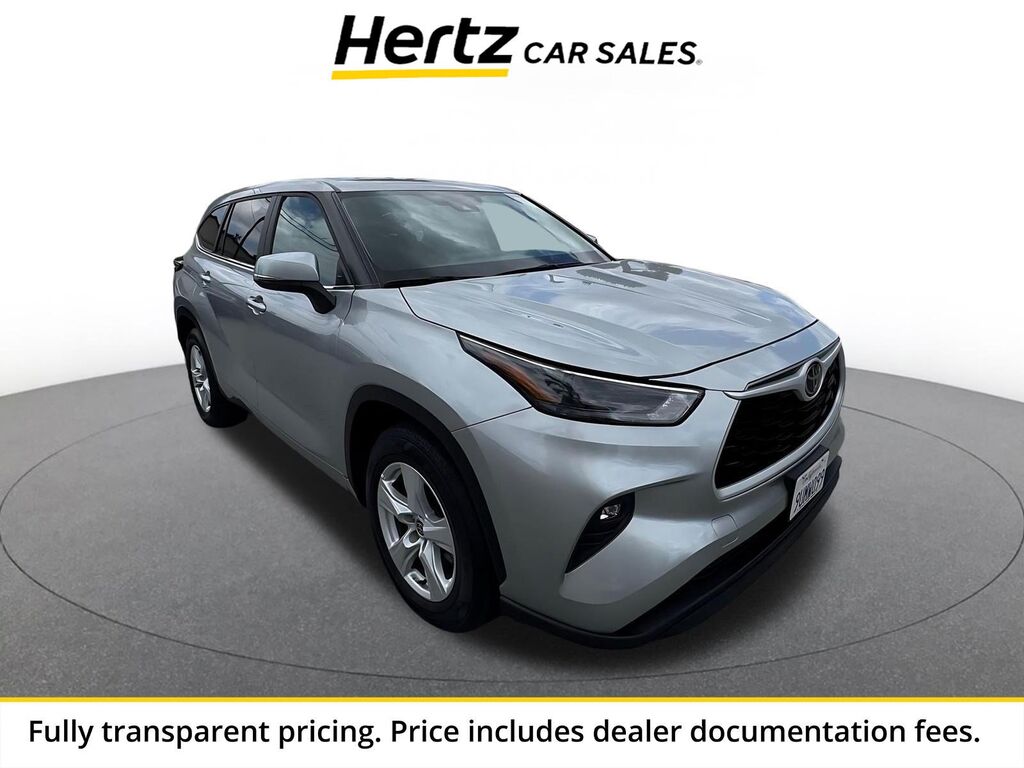 2025 Toyota Highlander LE — photo 1 of 1