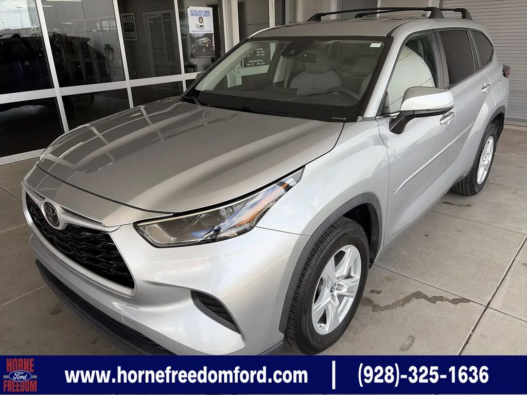 2023 Toyota Highlander LE — photo 1 of 13