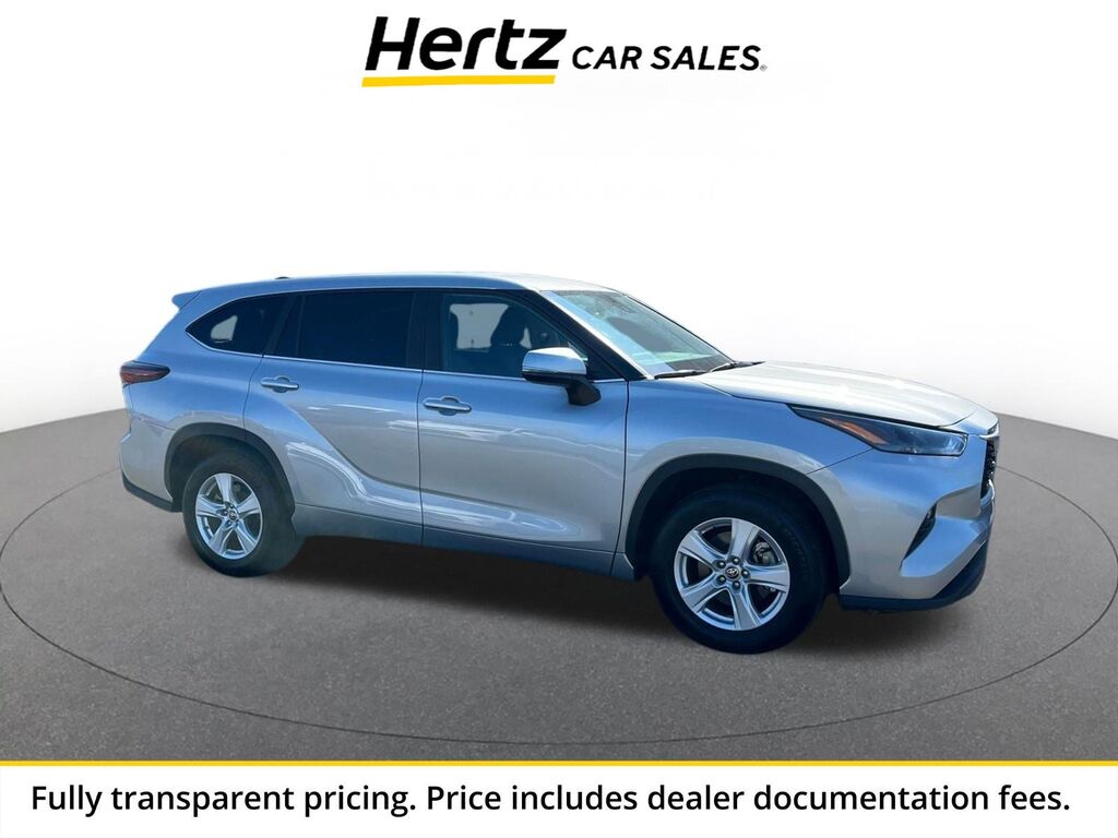 2025 Toyota Highlander LE — photo 1 of 1
