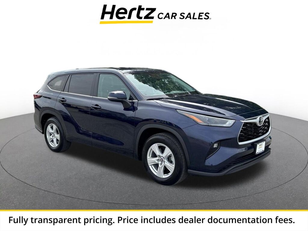 2025 Toyota Highlander LE — photo 1 of 11