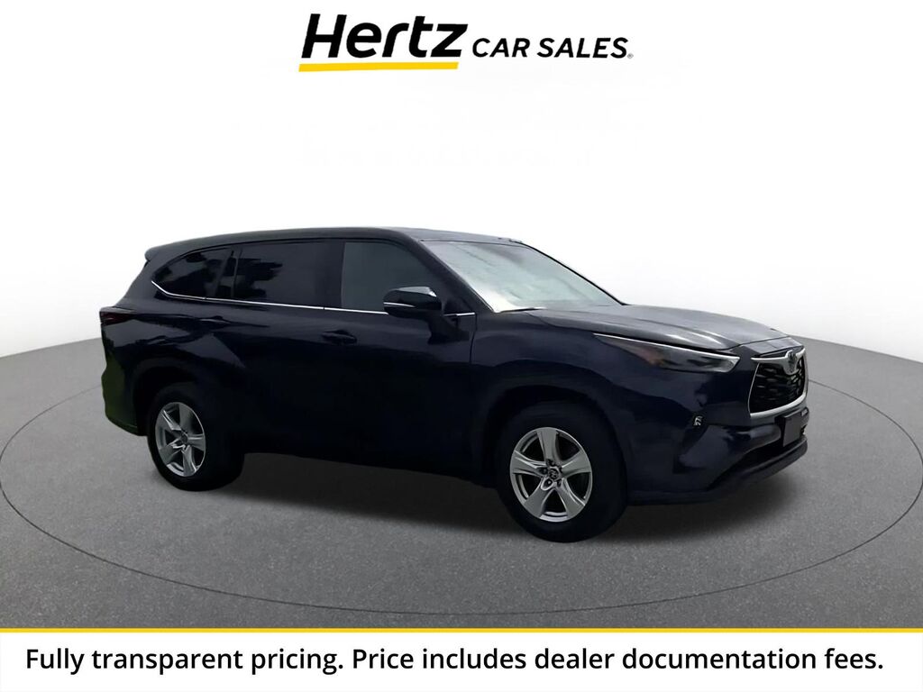 2025 Toyota Highlander LE — photo 1 of 1
