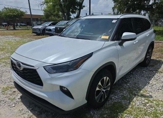 2023 Toyota Highlander LE