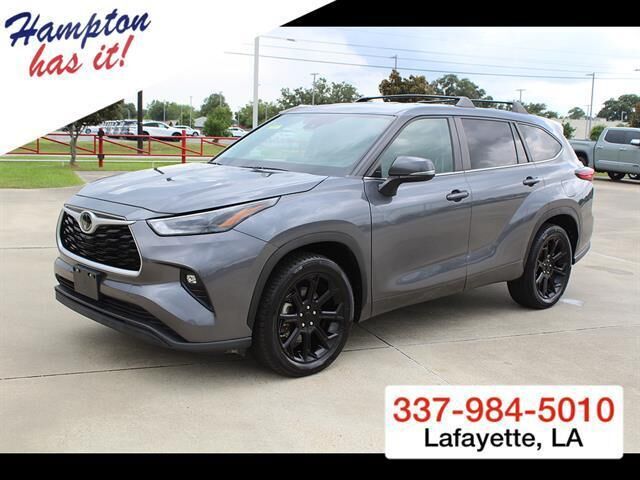 2023 Toyota Highlander LE — photo 1 of 13