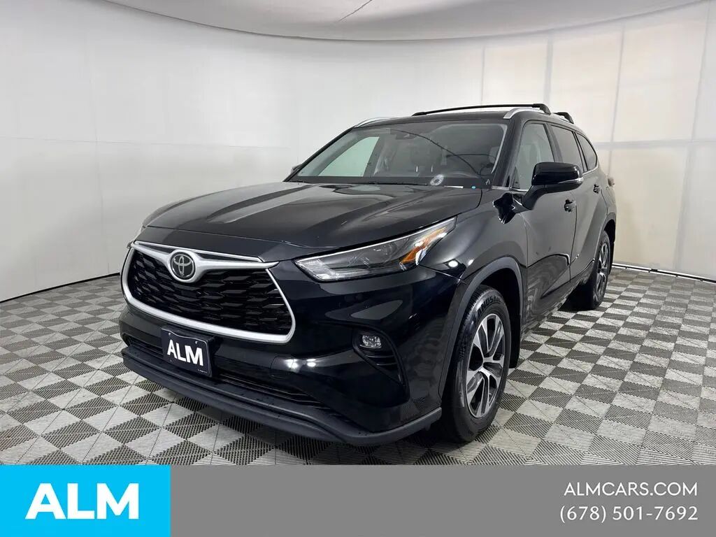 2023 Toyota Highlander XLE — photo 1 of 13